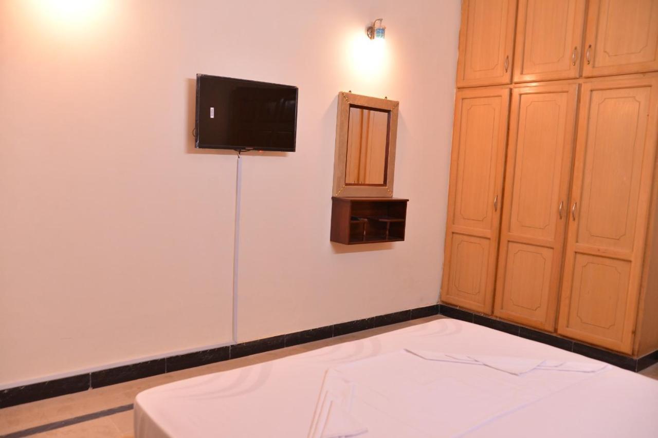 Redbury Guesthouse Islamabad Esterno foto